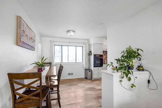 3572 S Sunset DRIVE, Greenfield, WI 53220