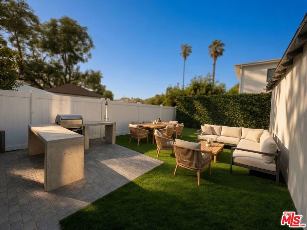 1901 S Point View Street, Los Angeles, CA 90034 — photo 3