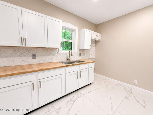 3908 Vermont Ave, Louisville, KY 40211