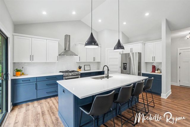 5812 Timber Bluff Trail, Fennville, MI 49408