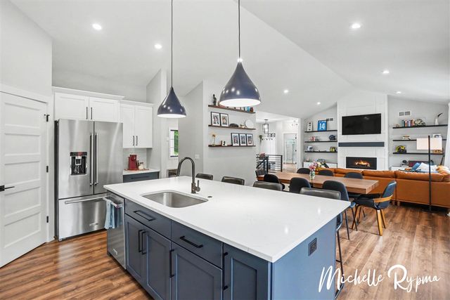 5812 Timber Bluff Trail, Fennville, MI 49408