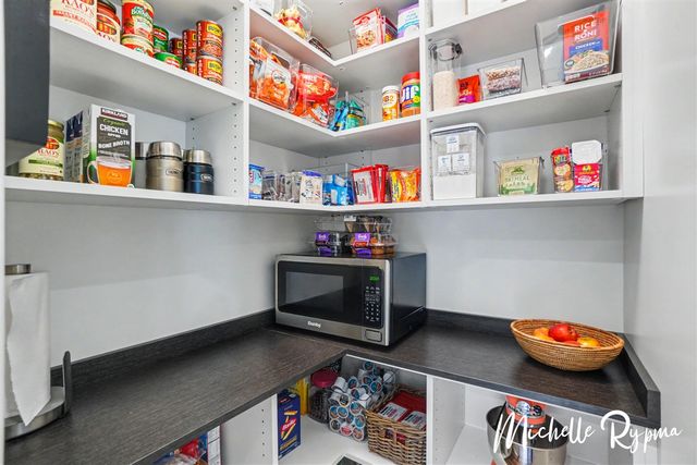 5812 Timber Bluff Trail, Fennville, MI 49408