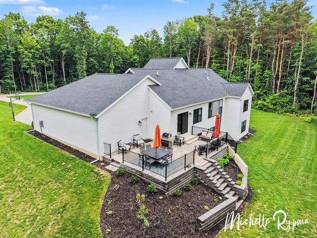 5812 Timber Bluff Trail, Fennville, MI 49408