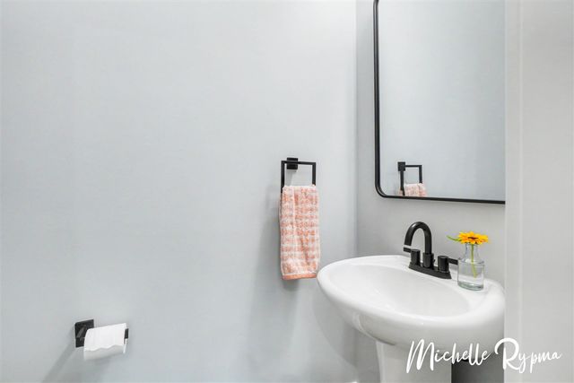 5812 Timber Bluff Trail, Fennville, MI 49408