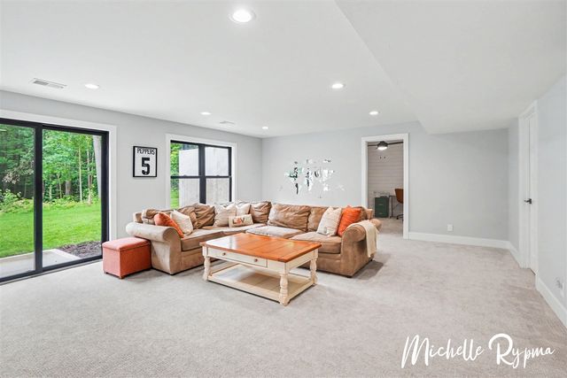 5812 Timber Bluff Trail, Fennville, MI 49408