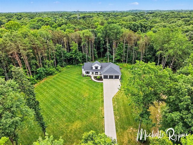 5812 Timber Bluff Trail, Fennville, MI 49408