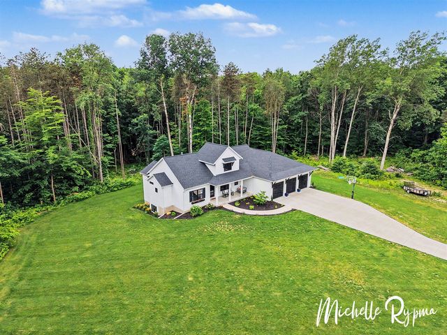 5812 Timber Bluff Trail, Fennville, MI 49408