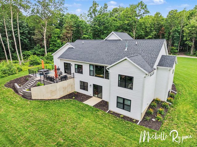 5812 Timber Bluff Trail, Fennville, MI 49408