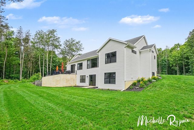 5812 Timber Bluff Trail, Fennville, MI 49408