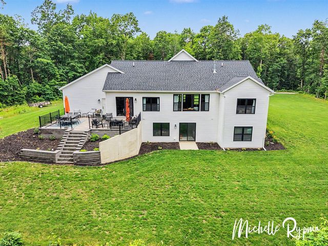 5812 Timber Bluff Trail, Fennville, MI 49408