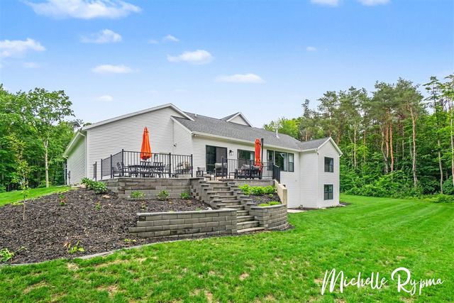 5812 Timber Bluff Trail, Fennville, MI 49408