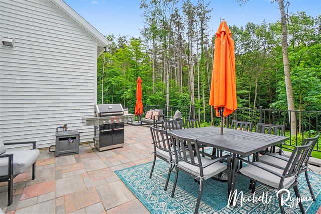 5812 Timber Bluff Trail, Fennville, MI 49408