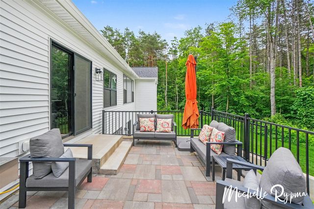 5812 Timber Bluff Trail, Fennville, MI 49408