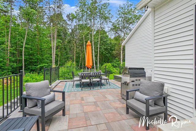 5812 Timber Bluff Trail, Fennville, MI 49408