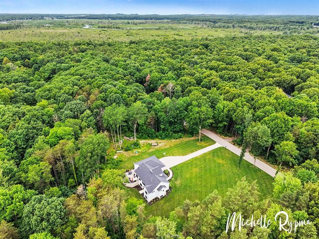 5812 Timber Bluff Trail, Fennville, MI 49408