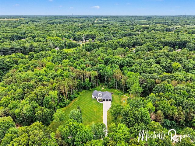5812 Timber Bluff Trail, Fennville, MI 49408