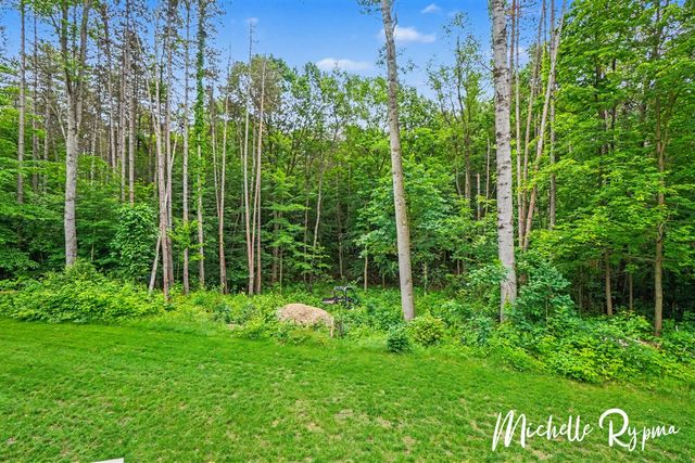 5812 Timber Bluff Trail, Fennville, MI 49408