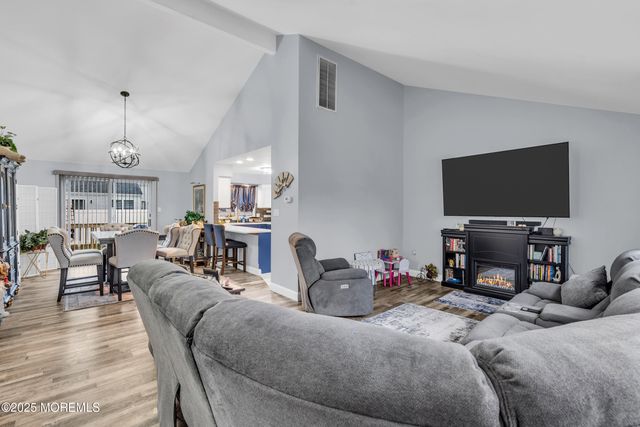 111 Greenwood Lane, Forked River, NJ 08731