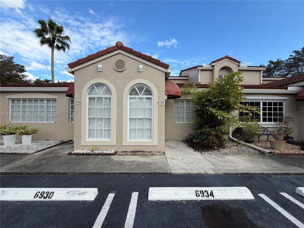 6934 NW 166th Ter 1402, Miami Lakes, FL 33014