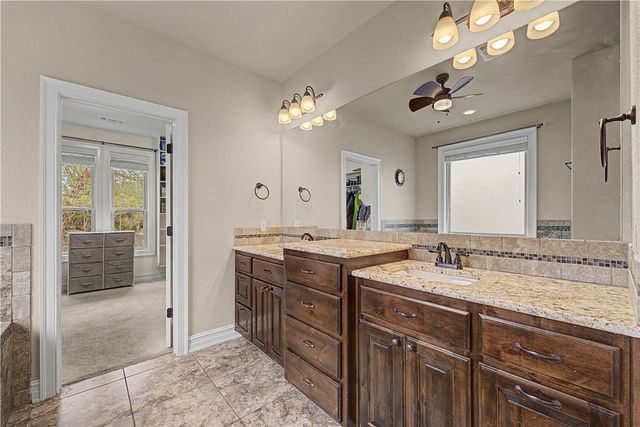 4405 W Canopy Meadows Drive, Rogers, AR 72758