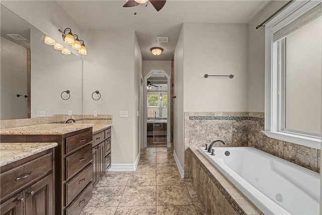 4405 W Canopy Meadows Drive, Rogers, AR 72758