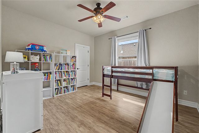 4405 W Canopy Meadows Drive, Rogers, AR 72758
