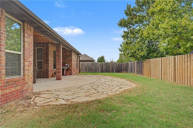 4405 W Canopy Meadows Drive, Rogers, AR 72758