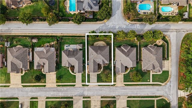 4405 W Canopy Meadows Drive, Rogers, AR 72758