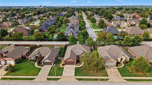 4405 W Canopy Meadows Drive, Rogers, AR 72758