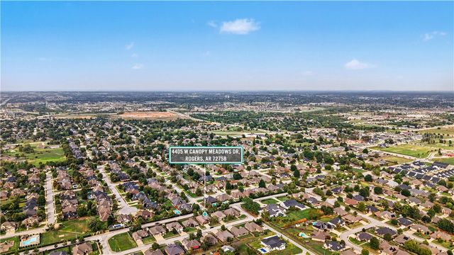 4405 W Canopy Meadows Drive, Rogers, AR 72758