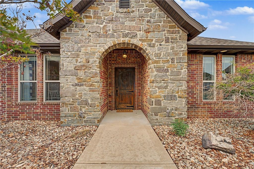 4405 W Canopy Meadows Drive, Rogers, AR 72758