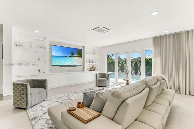 500 94th St, Surfside, FL 33154