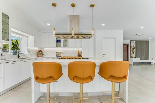 500 94th St, Surfside, FL 33154