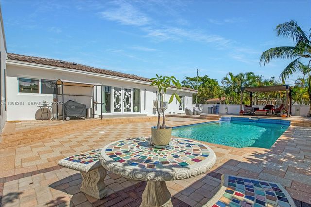 500 94th St, Surfside, FL 33154