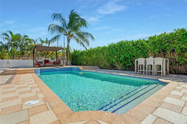 500 94th St, Surfside, FL 33154