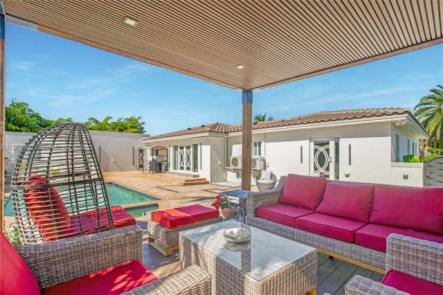 500 94th St, Surfside, FL 33154