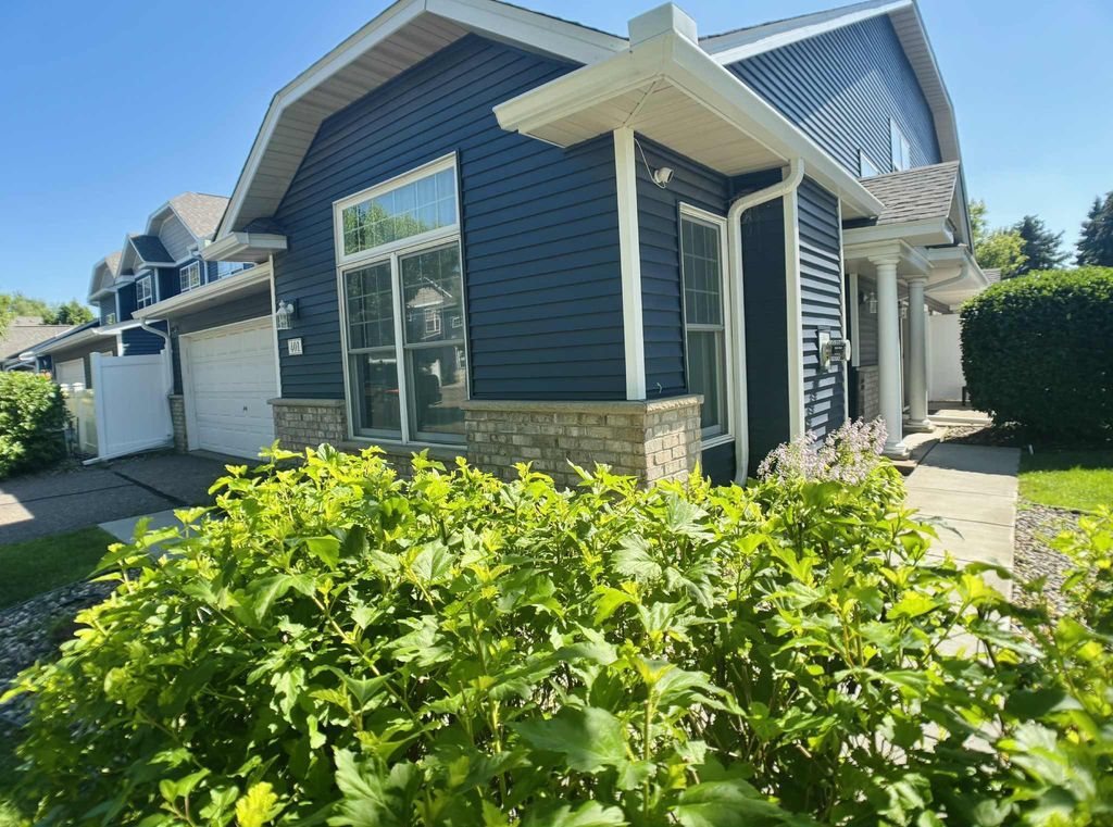 401 Hickory Lane N, Oakdale, MN 55128