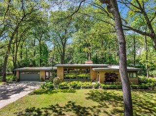 255 N Berkshire Road, Bloomfield Hills, MI 48302