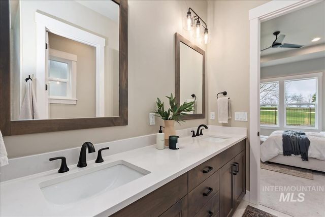 10887 W Lahinch Ln, Kuna, ID 83634