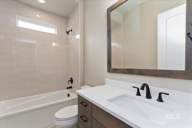10887 W Lahinch Ln, Kuna, ID 83634