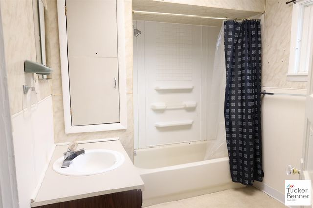 293 N 3rd Avenue, Fruitport, MI 49415