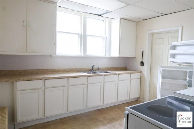 293 N 3rd Avenue, Fruitport, MI 49415