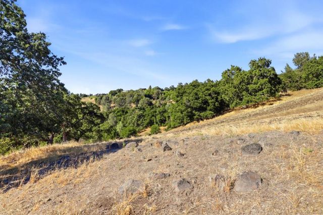 16620 Rustling Oak Lane, Morgan Hill, CA 95037