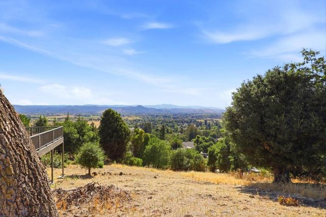 16620 Rustling Oak Lane, Morgan Hill, CA 95037