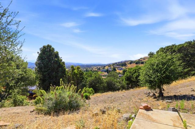 16620 Rustling Oak Lane, Morgan Hill, CA 95037