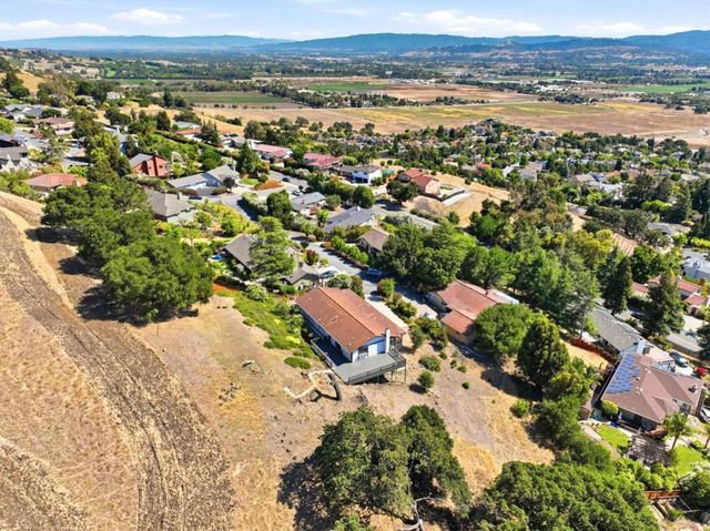 16620 Rustling Oak Lane, Morgan Hill, CA 95037