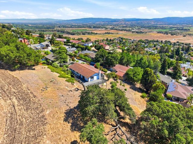 16620 Rustling Oak Lane, Morgan Hill, CA 95037