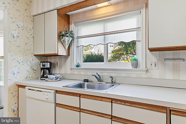 8 ROTHWELL DR, Monroe Township, NJ 08831