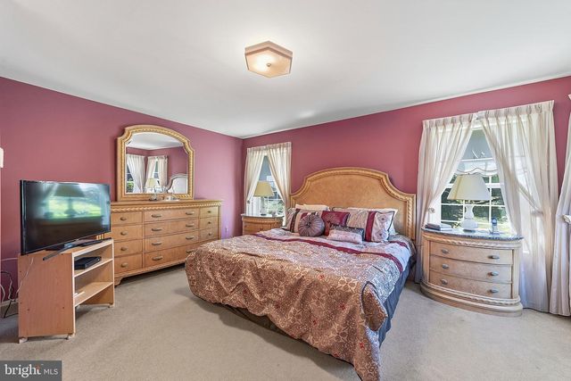 8 ROTHWELL DR, Monroe Township, NJ 08831