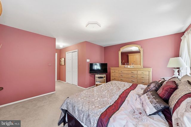 8 ROTHWELL DR, Monroe Township, NJ 08831